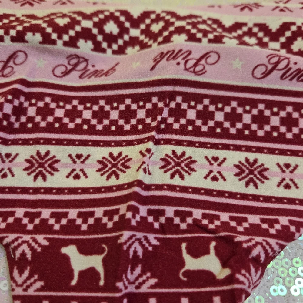 5/$40🛍 Victoria's Secret PINK No Show Pink Snowflake Dog Pattern Thong NWOT